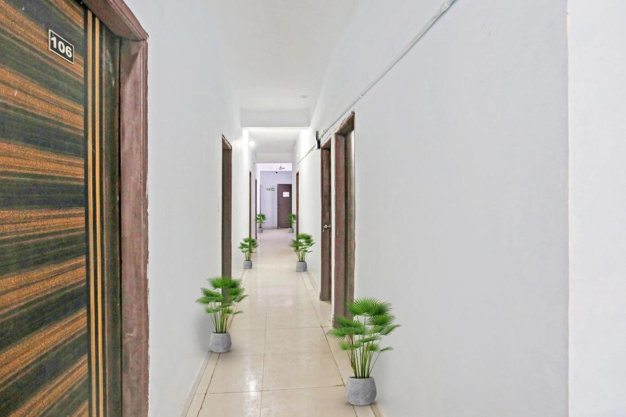 Hotel O Imperial Residency Near Dashrath Puri Metro Station New Delhi Buitenkant foto